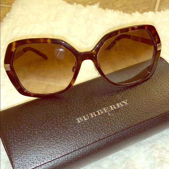 Vintage Tortoise & Gold tone Burberry Sunglasses - Picture 1 of 8